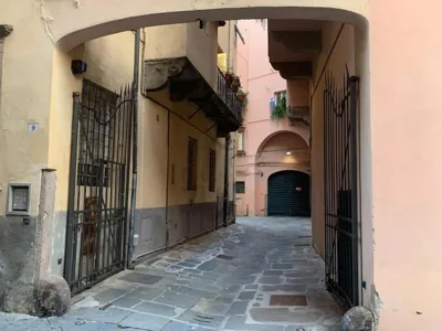 Loft moderno ubicato nel centro storico di Lucca – Foto 8